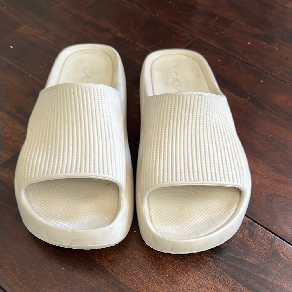 Calia. Ribbed Cream Slide Sandals